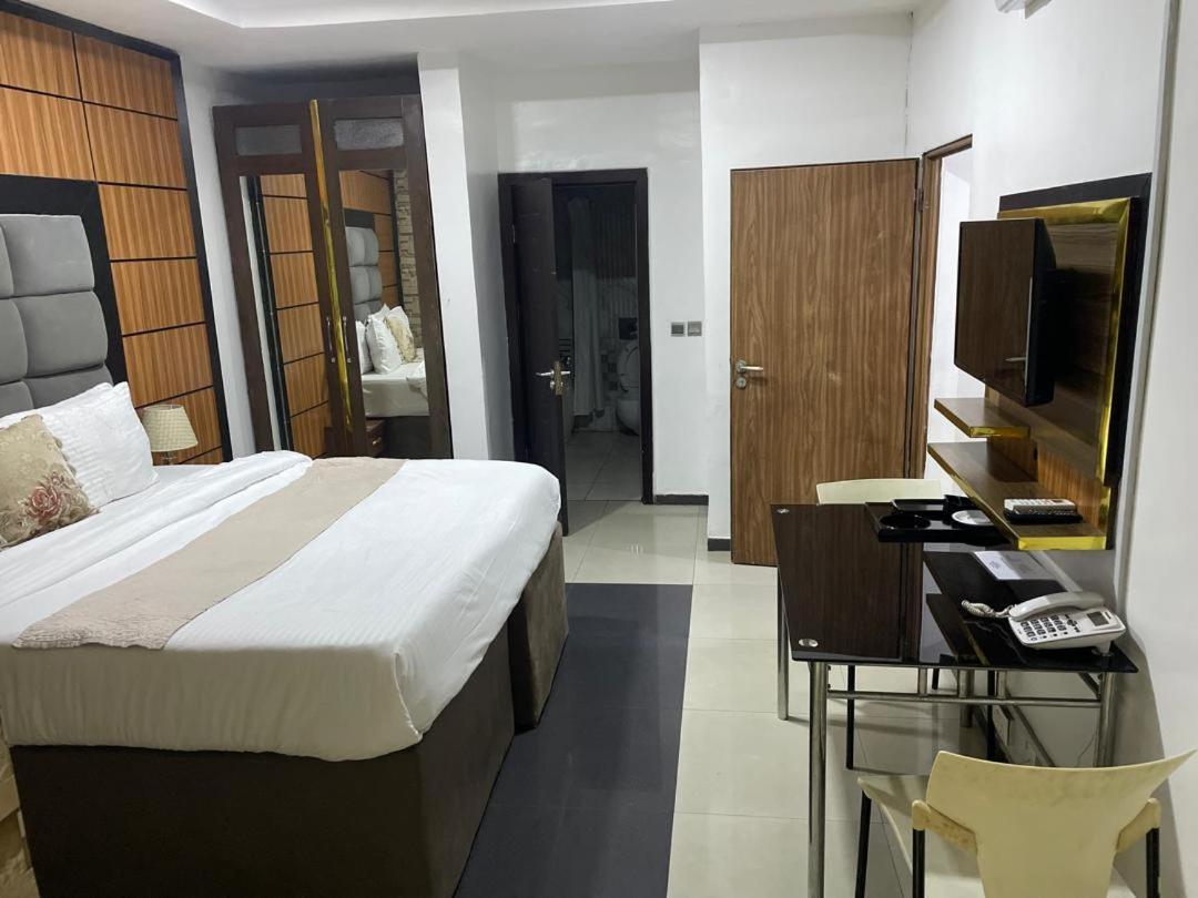 Brick Rock Hotel And Suites Port Harcourt Nigeria Exterior photo